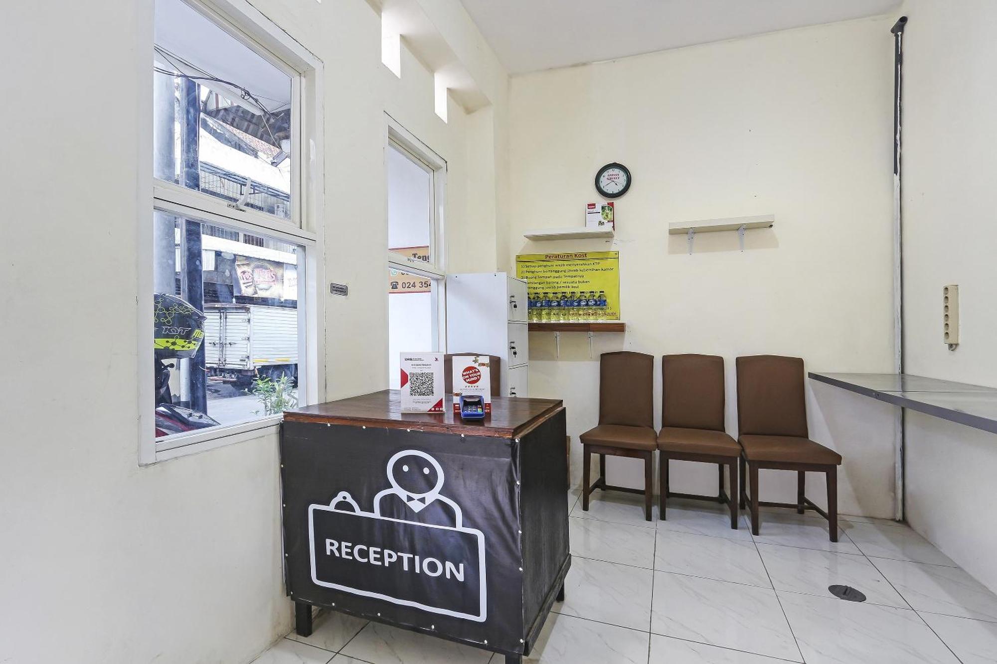 Spot On 90780 Gang Tengah Homestay Syariah Семаранг Екстериор снимка