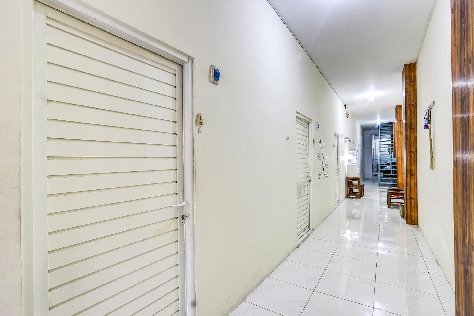 Spot On 90780 Gang Tengah Homestay Syariah Семаранг Екстериор снимка