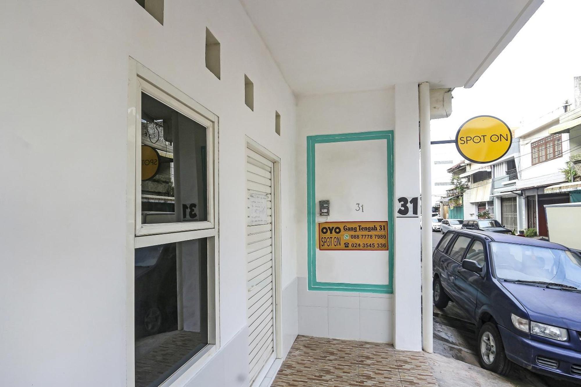 Spot On 90780 Gang Tengah Homestay Syariah Семаранг Екстериор снимка