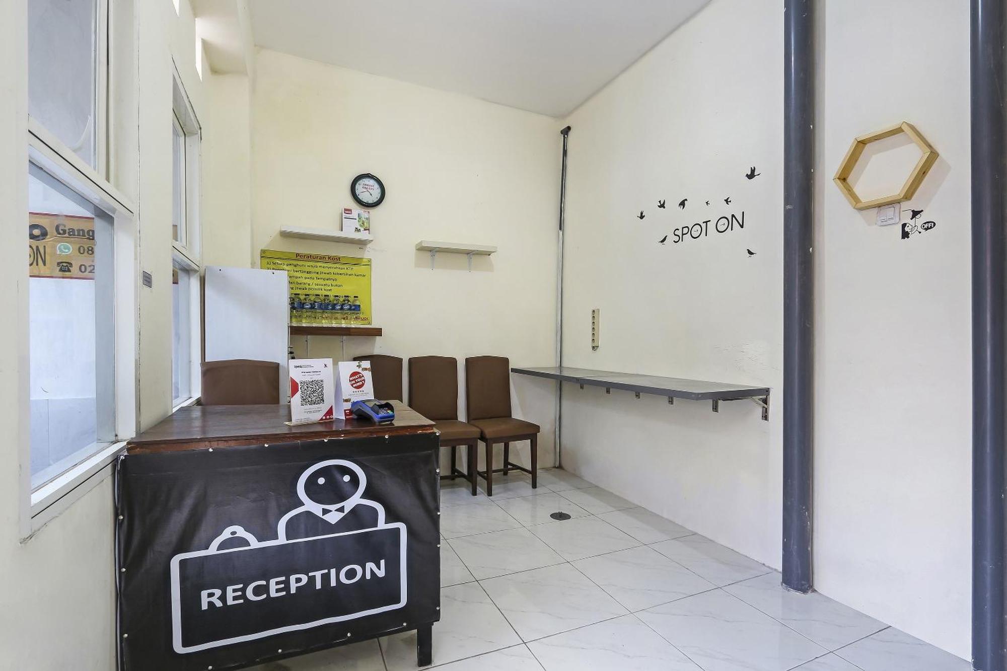 Spot On 90780 Gang Tengah Homestay Syariah Семаранг Екстериор снимка
