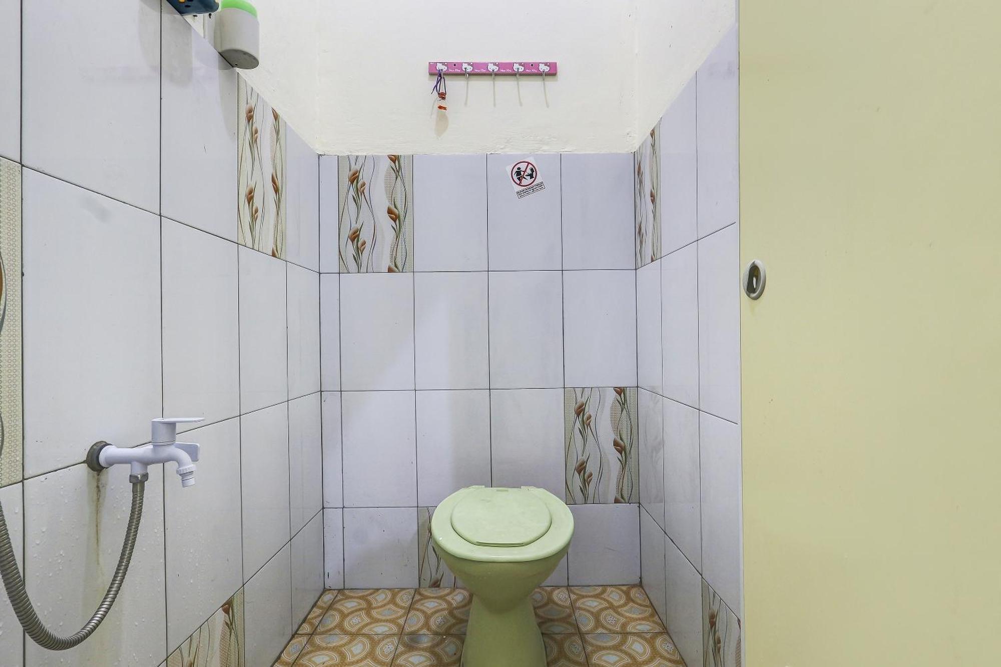 Spot On 90780 Gang Tengah Homestay Syariah Семаранг Екстериор снимка